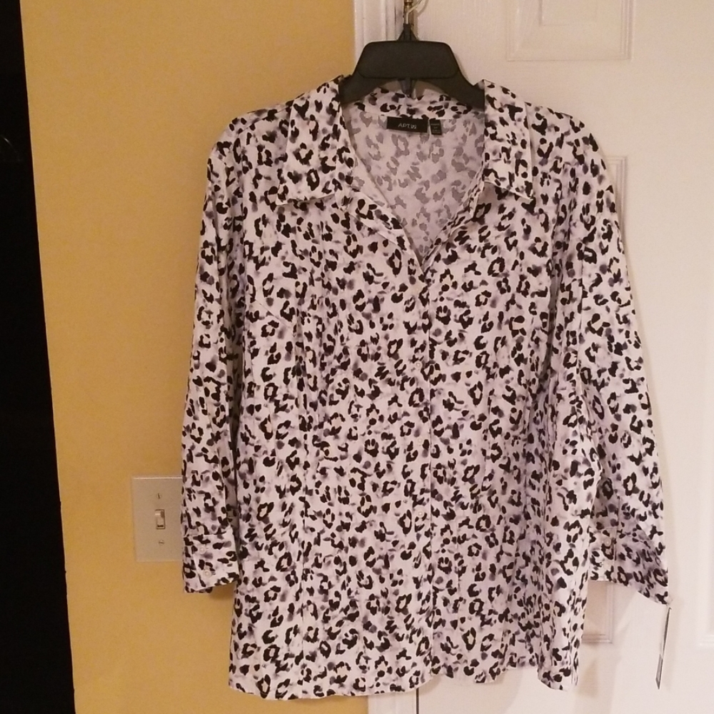 NWT Apt 9.  3/4 button down shirt